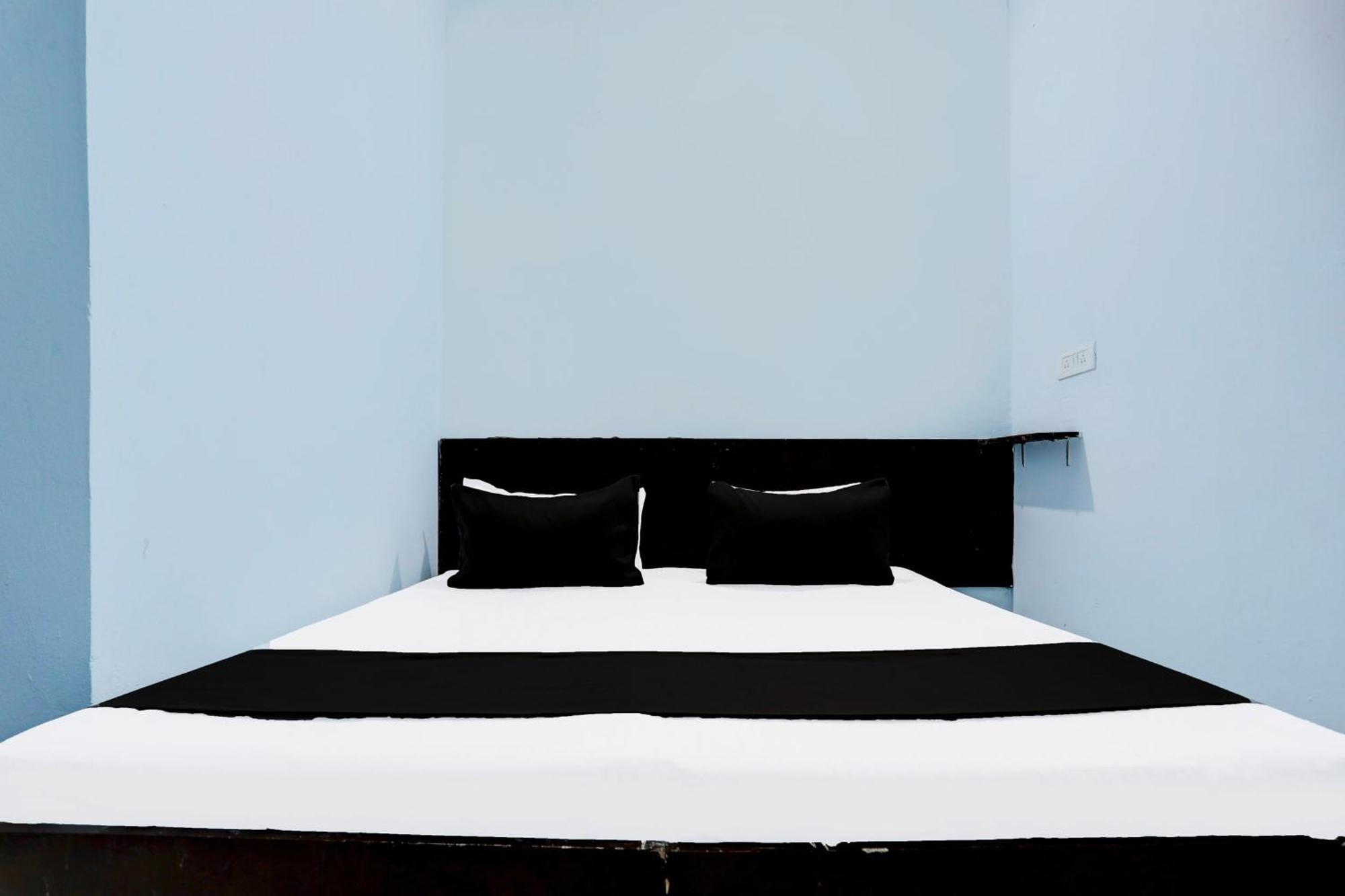 Spot On New Diamond Guest House Rudrapur Exteriér fotografie