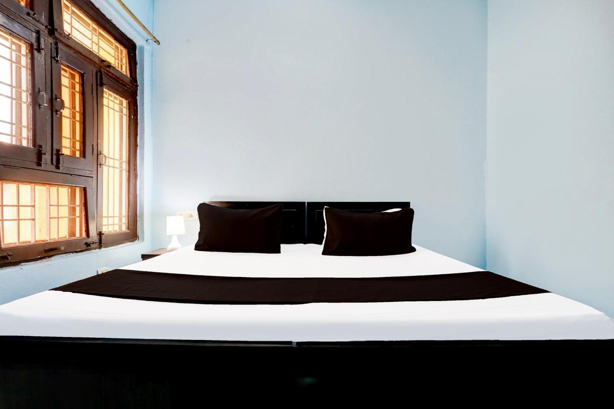 Spot On New Diamond Guest House Rudrapur Exteriér fotografie