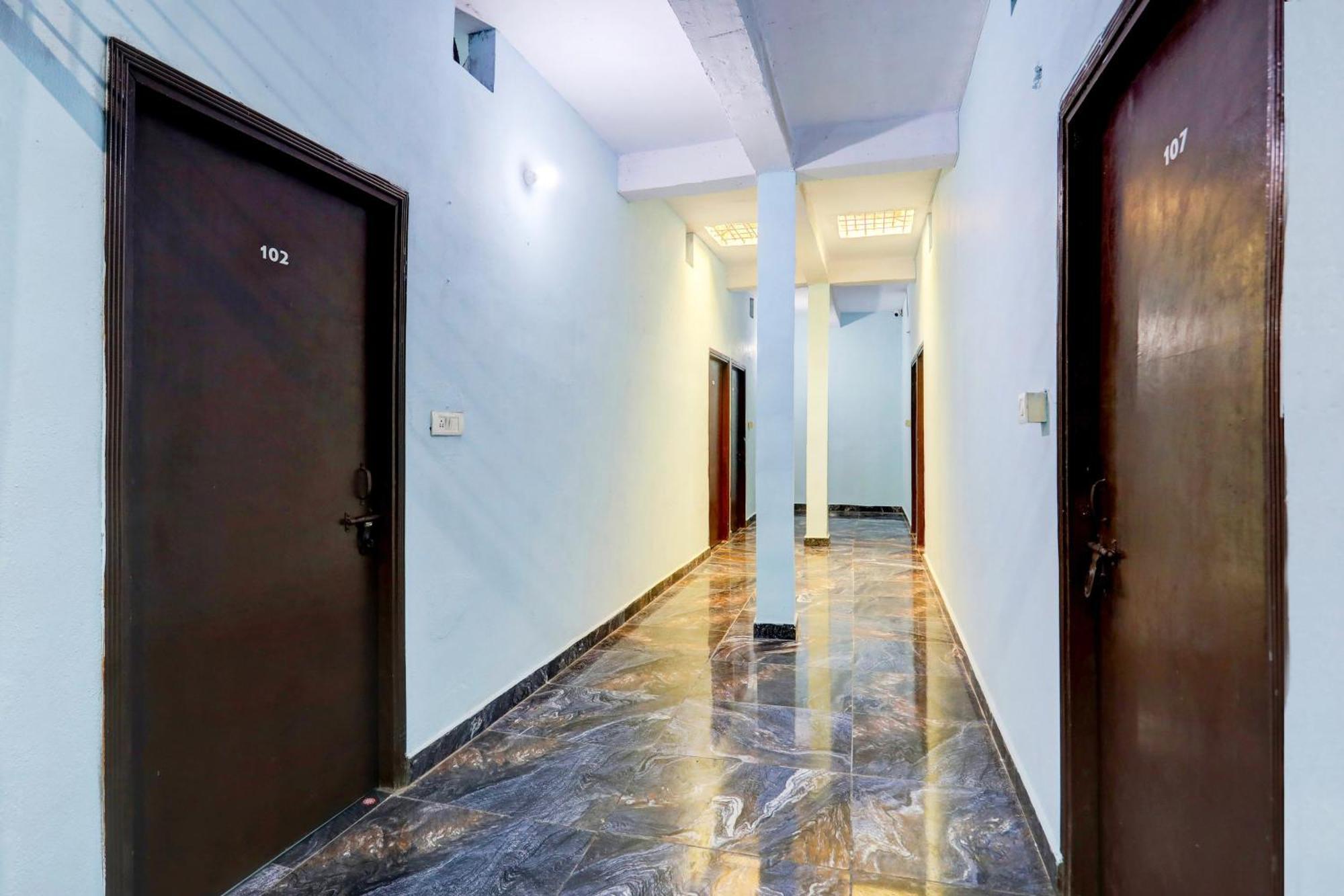 Spot On New Diamond Guest House Rudrapur Exteriér fotografie